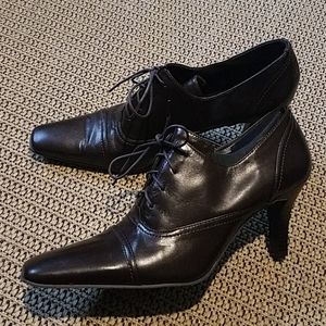NWOT "Directives" Chocolate Brown Heels